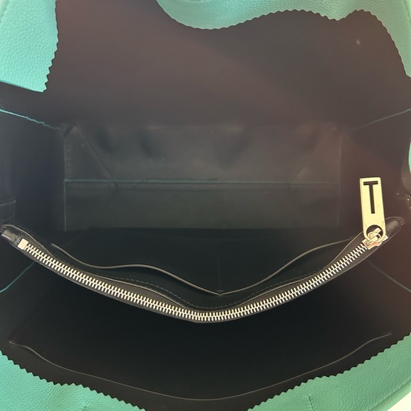 SOLD🎉Tiffany & Co Tote Handbag - Picture 4 of 9